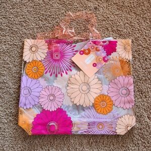 CLINIQUE Beauty in Bloom Tote